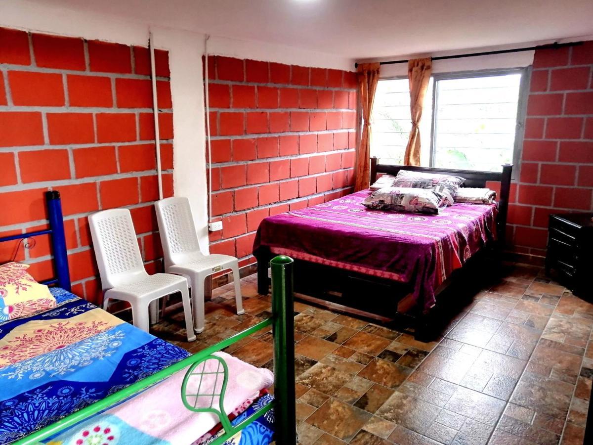 Hostal Familiar La Palma Villa Calima Ngoại thất bức ảnh